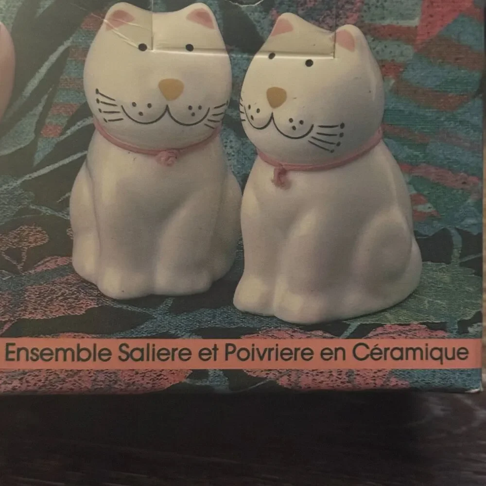 Vintage Cat Salt and Pepper Shaker Set Earthenware 1988 Made in Brazil